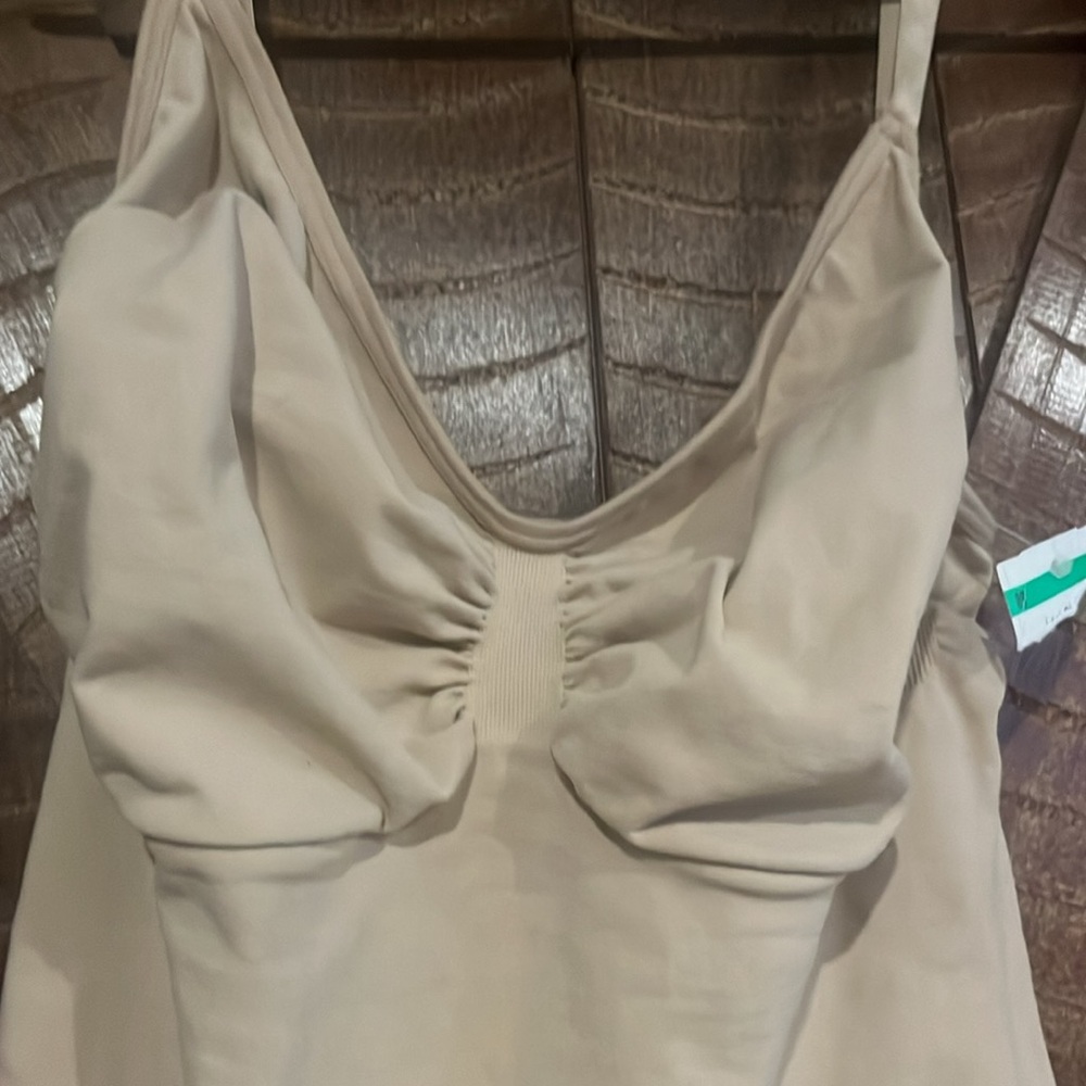 Skims shaping slip plus size - Picture 6 of 9